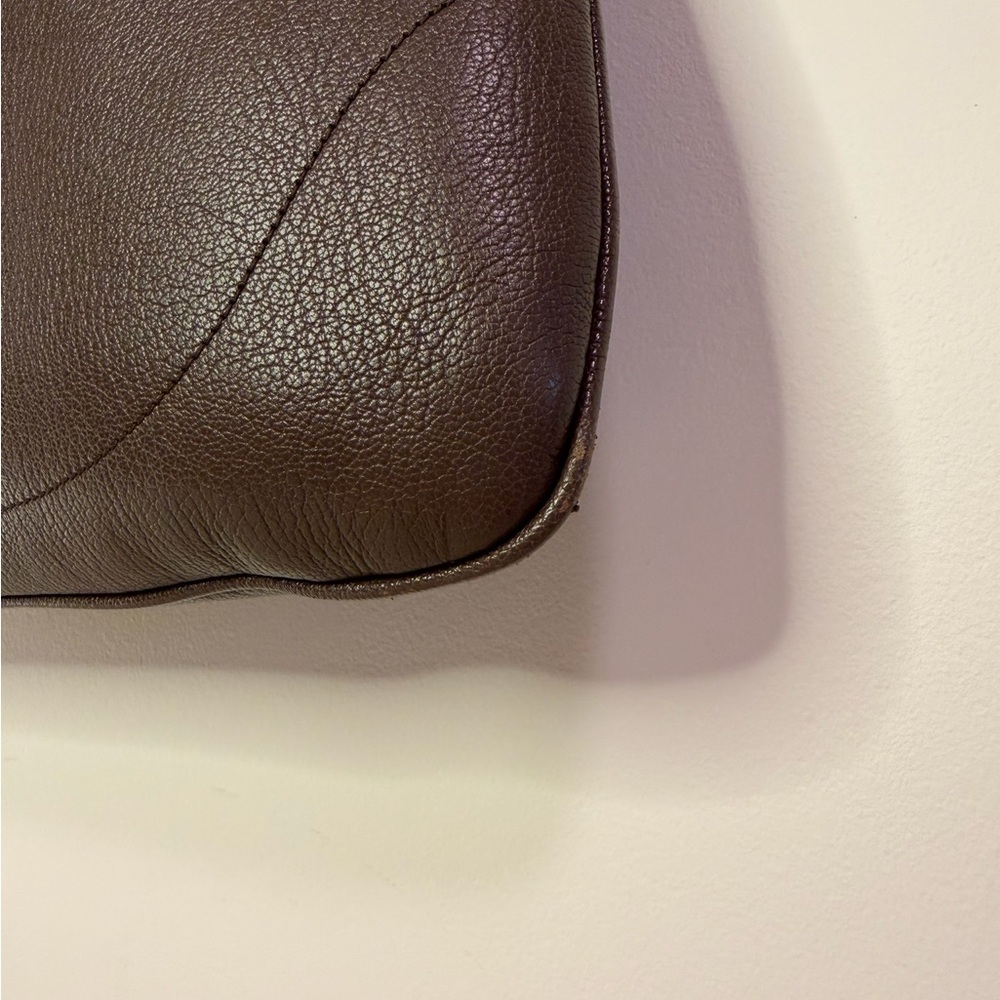 Gucci Dark Brown Leather Shoulder Bag with Gold Accent - Picture 4 of 8